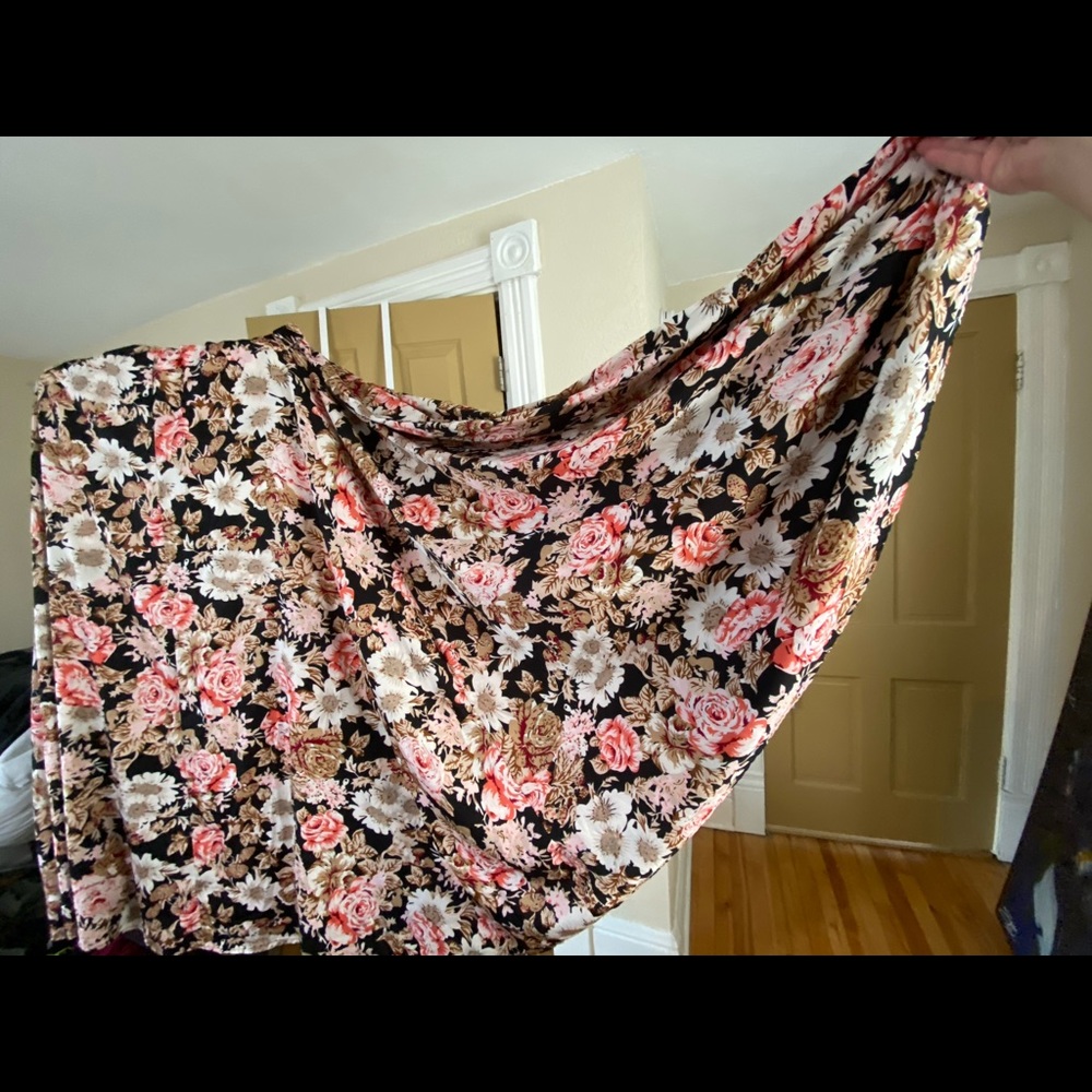 Floral fan twirl skirt
